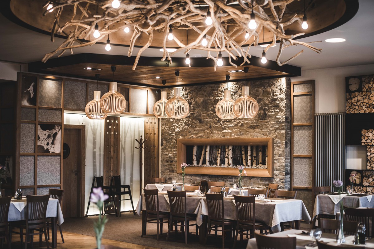 osvetleni-restaurace-na-zaguri